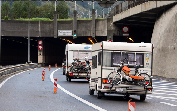Mit täglich 17‘000 passierenden Fahrzeugen ist der Gotthard die wichtigste Alpenverbindung der Schweiz.