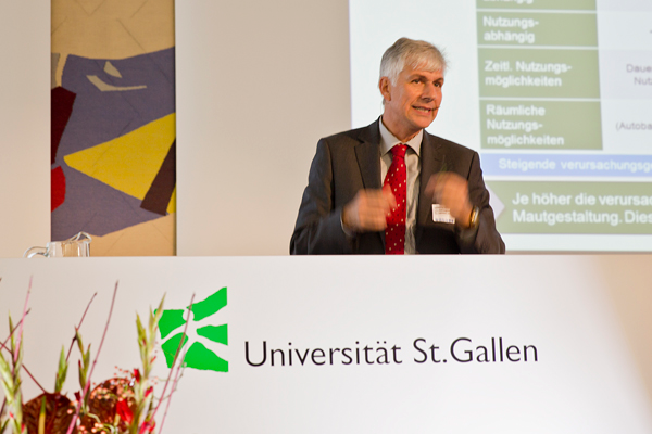 Prof. Dr. Wolfgang Stölzle, Vorsteher des Lehrstuhls für Logistik-Management der Universität St. Gallen, hielt an der Infrastrukturtagung 2014 am 24. Oktober 2014 in St. Gallen ein Referat unter dem Titel 