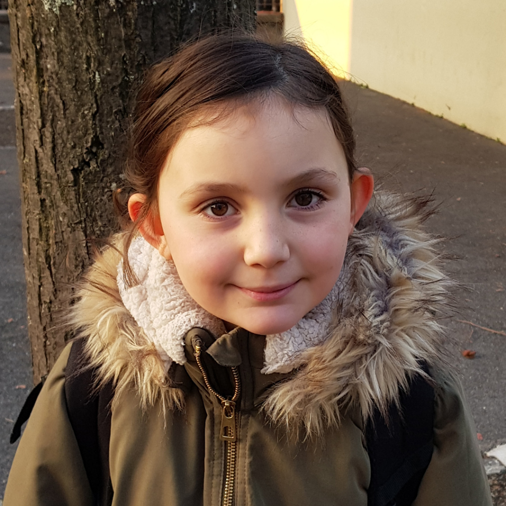 Isalis Addor, 8 ans, co-créatrice de la carte de vœux de fin d’année de la présidente de la Confédération