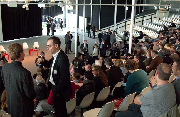 Teilnehmerinnen und Teilnehmer an der Infrastrukturtagung 2013 im Rolex Learning Center in Lausanne am 15. November 2013.