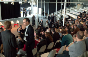 Des participants à la Journée des infrastructures 2013 au Rolex Learning Center à Lausanne, le 15 novembre 2013.
