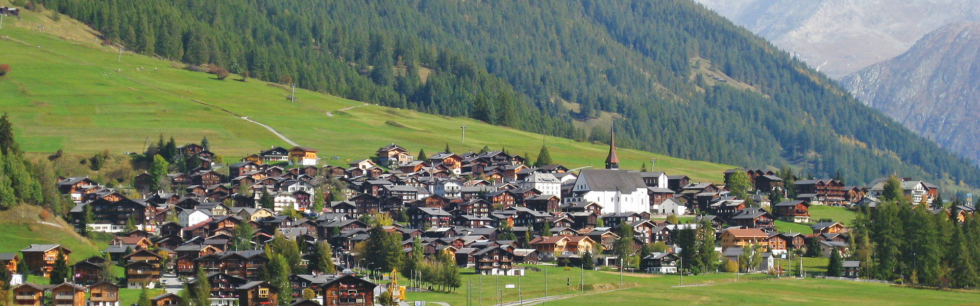 Village dans un paysage de montagne