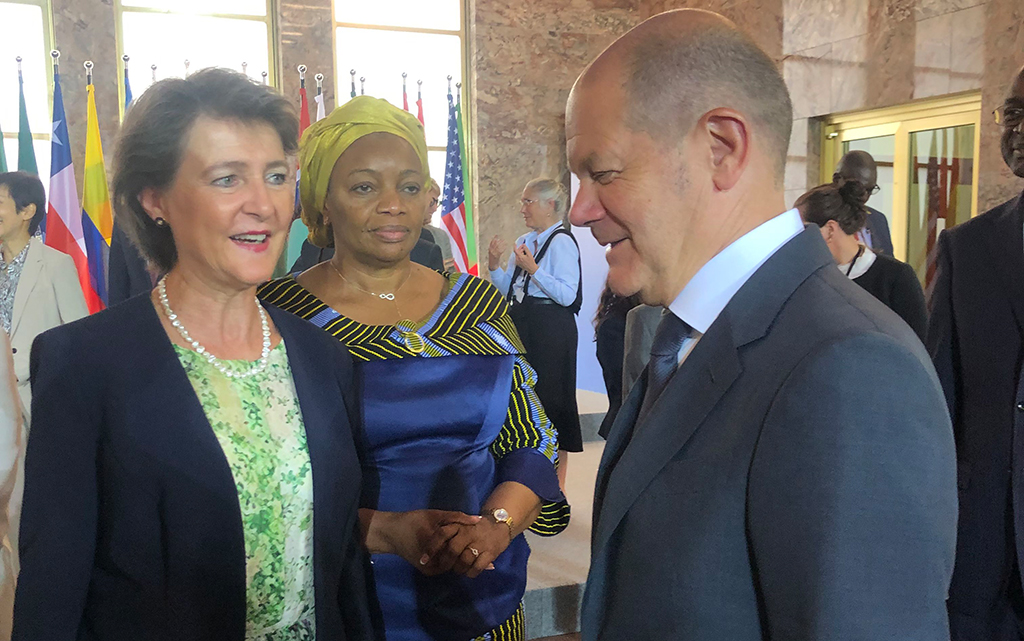 La consigliera federale Simonetta Sommaruga e il cancelliere federale tedesco Olaf Scholz