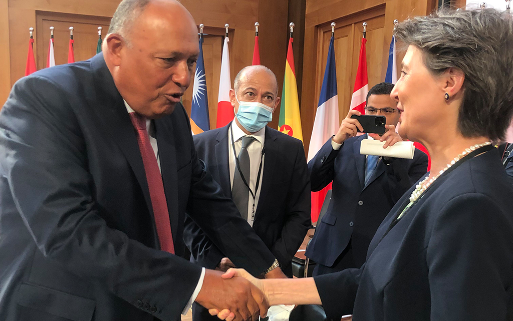 Sameh Shoukry (ministro degli esteri egiziano e presidente designato della COP27) e la consigliera federale Simonetta Sommaruga