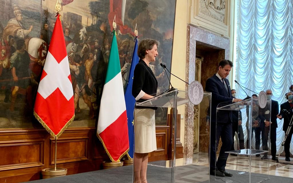La presidente della Confederazione Simonetta Sommaruga e il presidente del Consiglio italiano Giuseppe Conte
