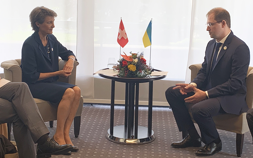 La consigliera federale Simonetta Sommaruga e il ministro dell'ambiente ucraino Ruslan Strilets