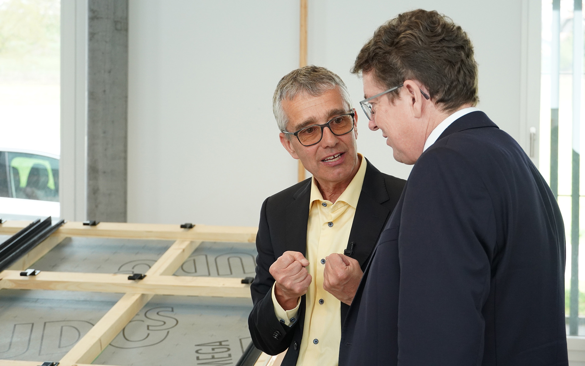 Patrick Hofer-Noser (fondatore e CEO di S3) e il consigliere federale Albert Rösti