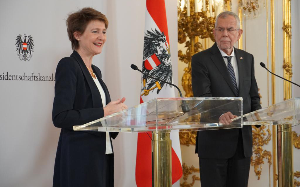 La presidente della Confederazione Simonetta Sommaruga e il presidente della Repubblica austriaca Alexander van der Bellen